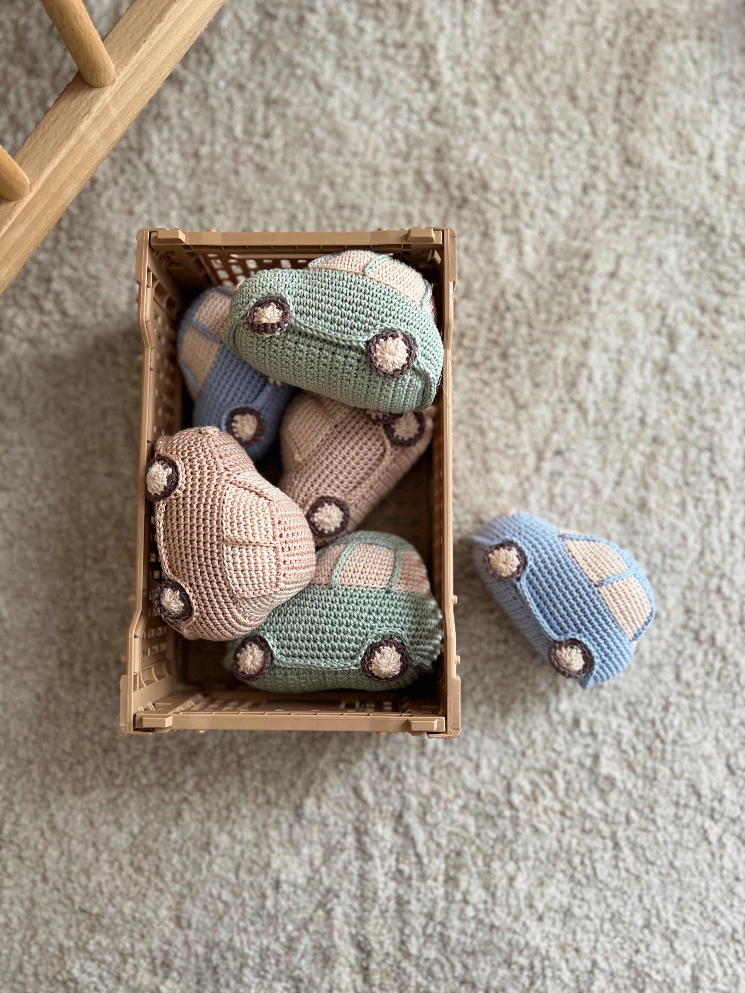 Crochet toy car "CURRUS"