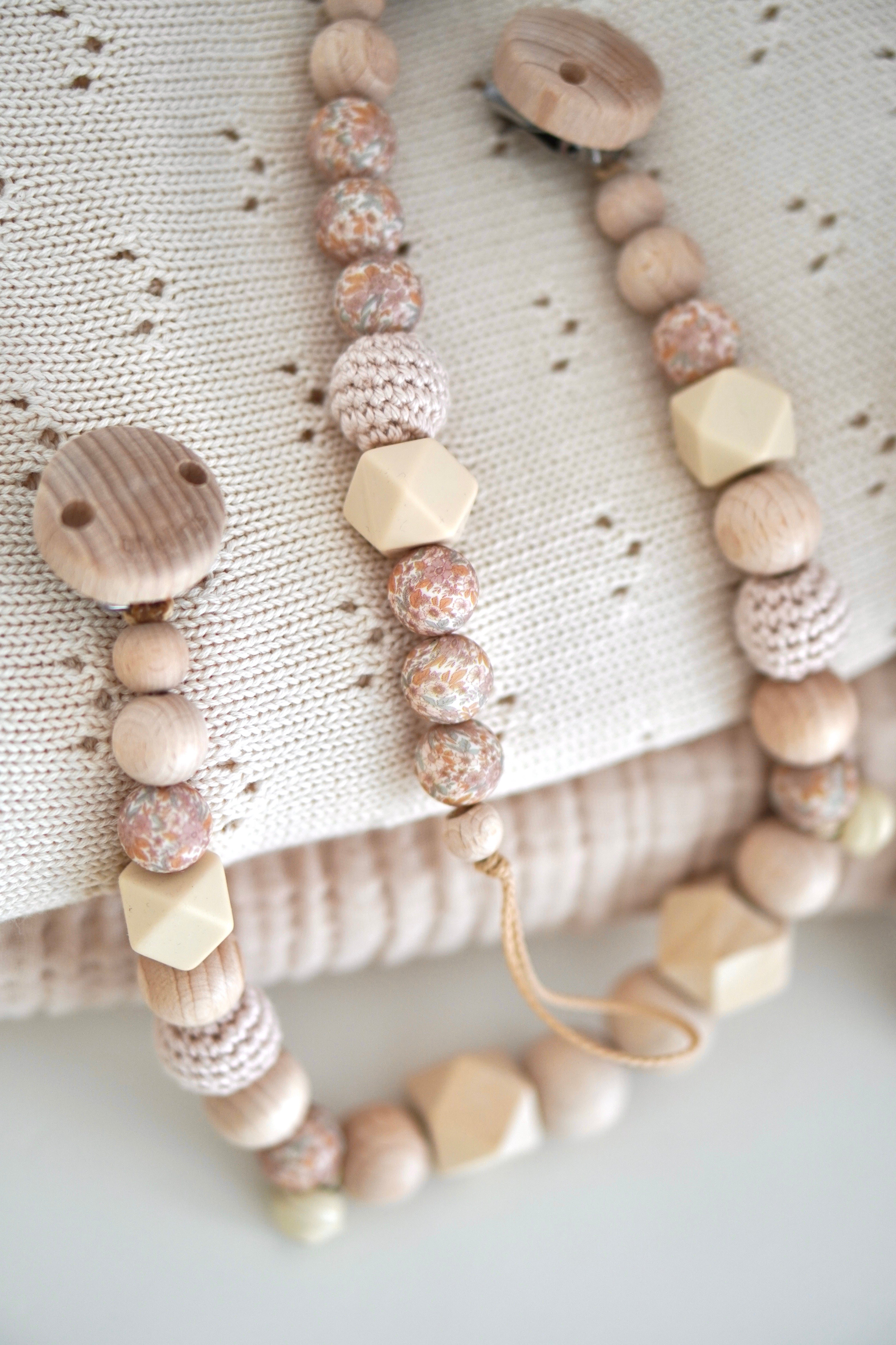 Schnullerkette & Kinderwagenkette mit Holz und Silikon "Nature Bloom"