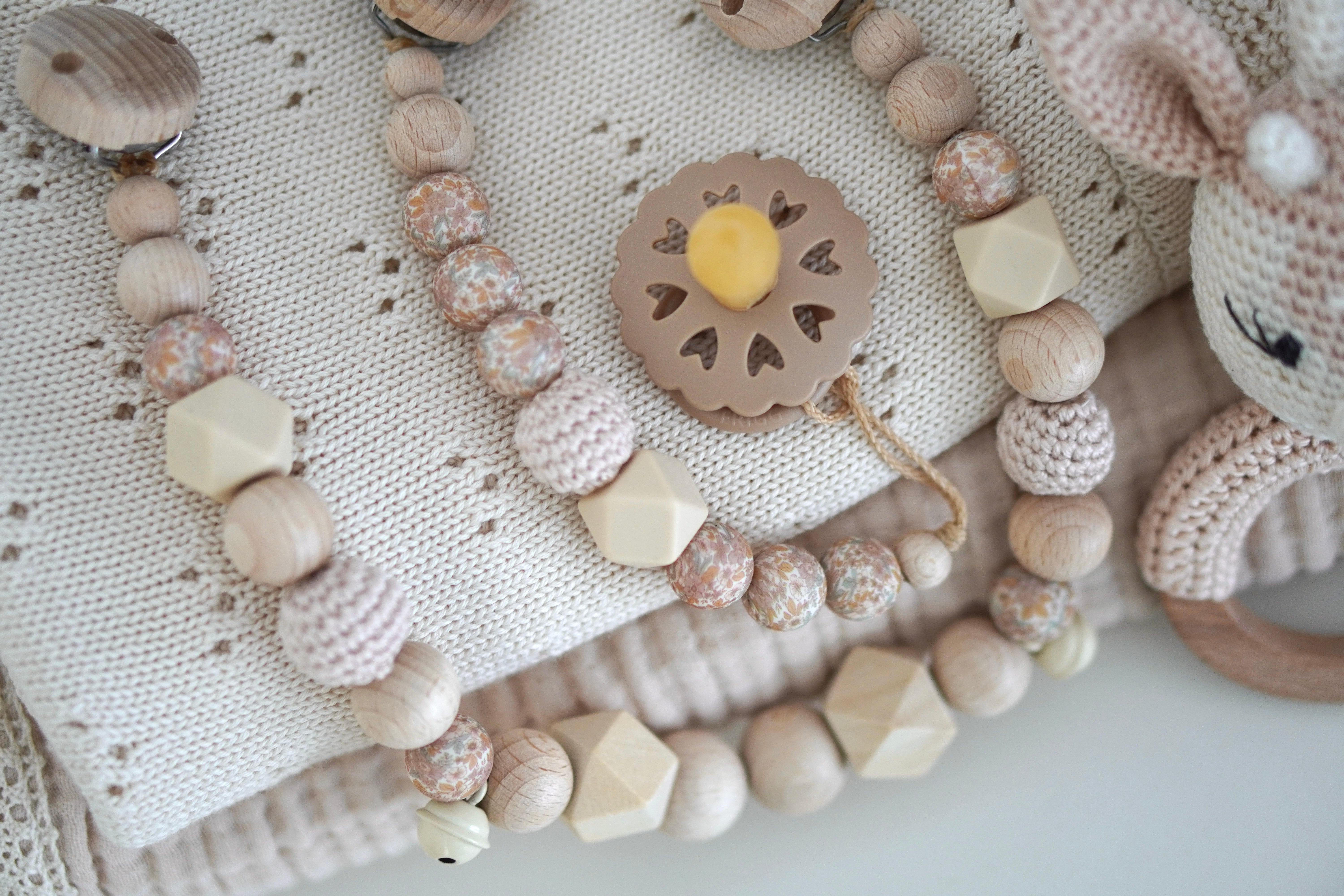 Schnullerkette & Kinderwagenkette mit Holz und Silikon "Nature Bloom"
