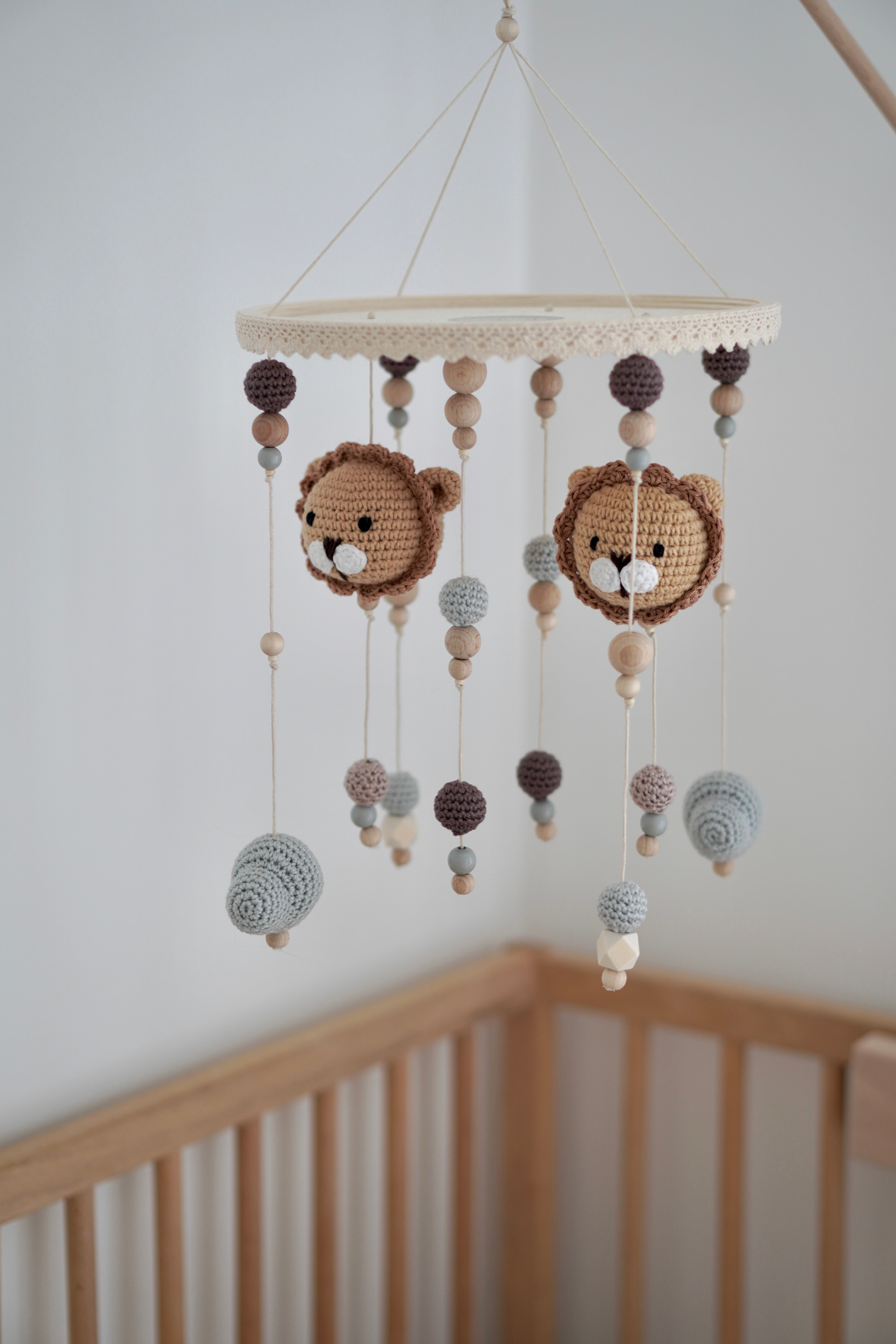 Baby Mobile 2in1 "LION STONE" mit Musik aus Holz