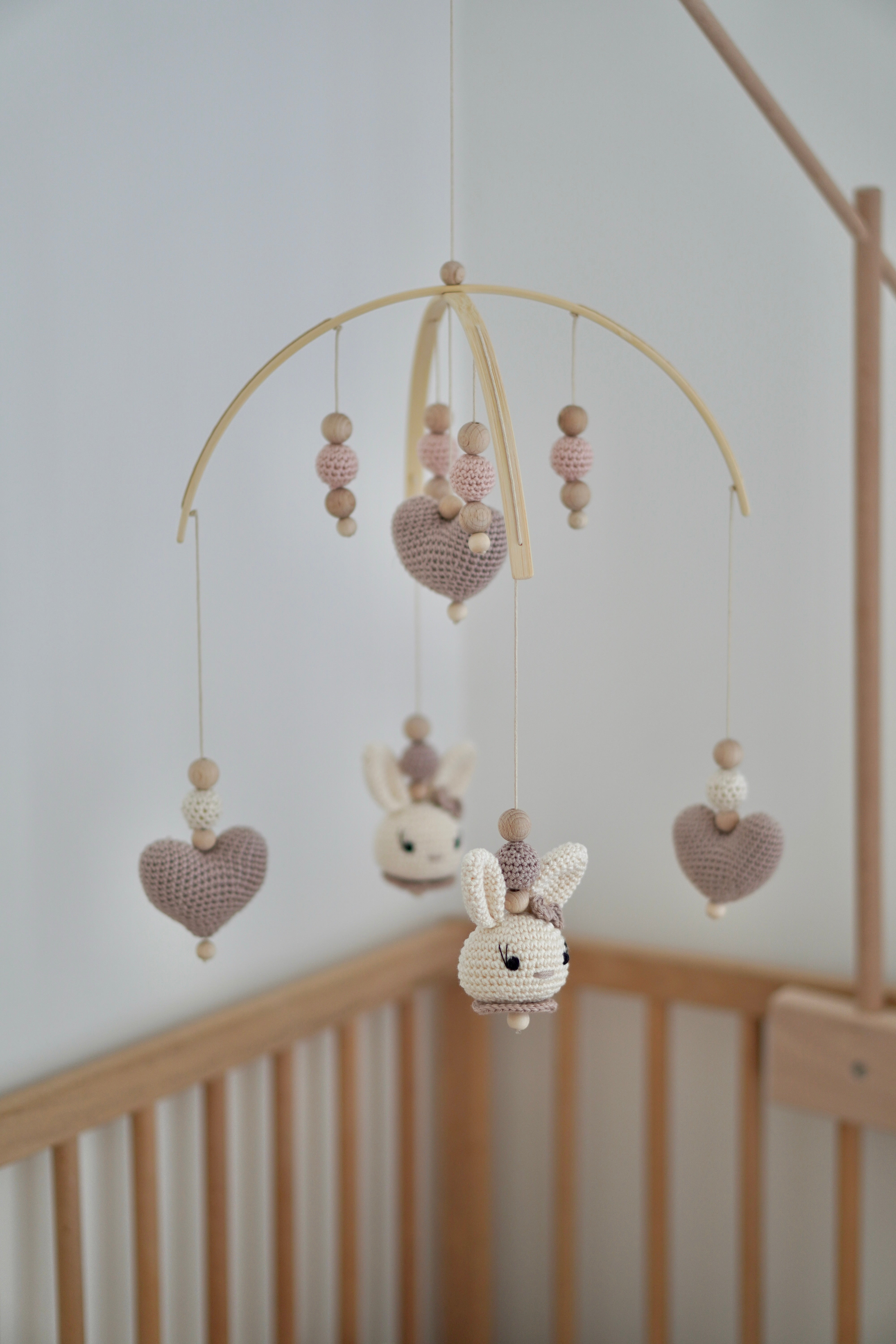 Baby Mobile Bogen "BUNNY ELEGANT" aus Holz handgefertigt
