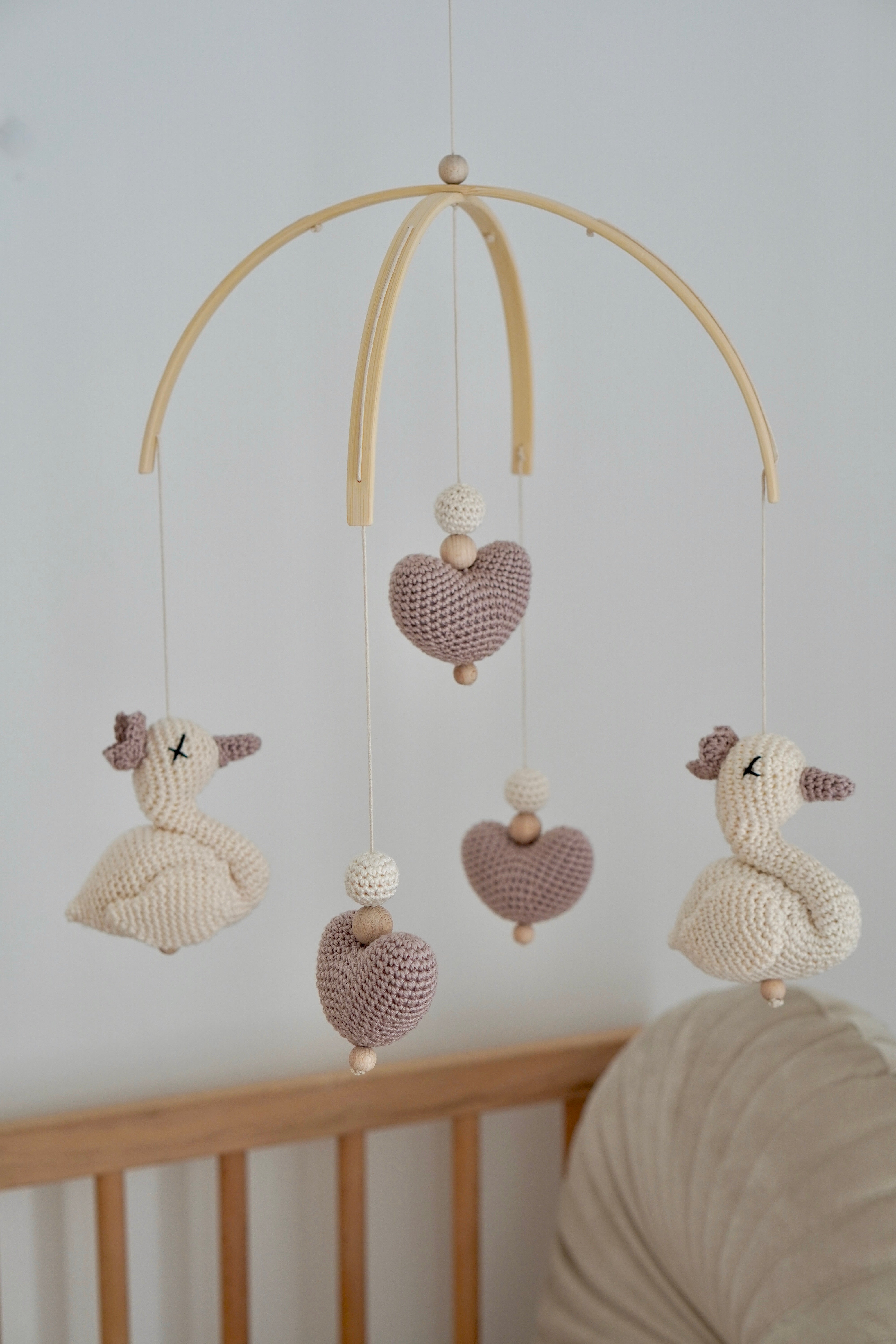 Baby Mobile Bogen "SWAN NATURE" aus Holz handgefertigt