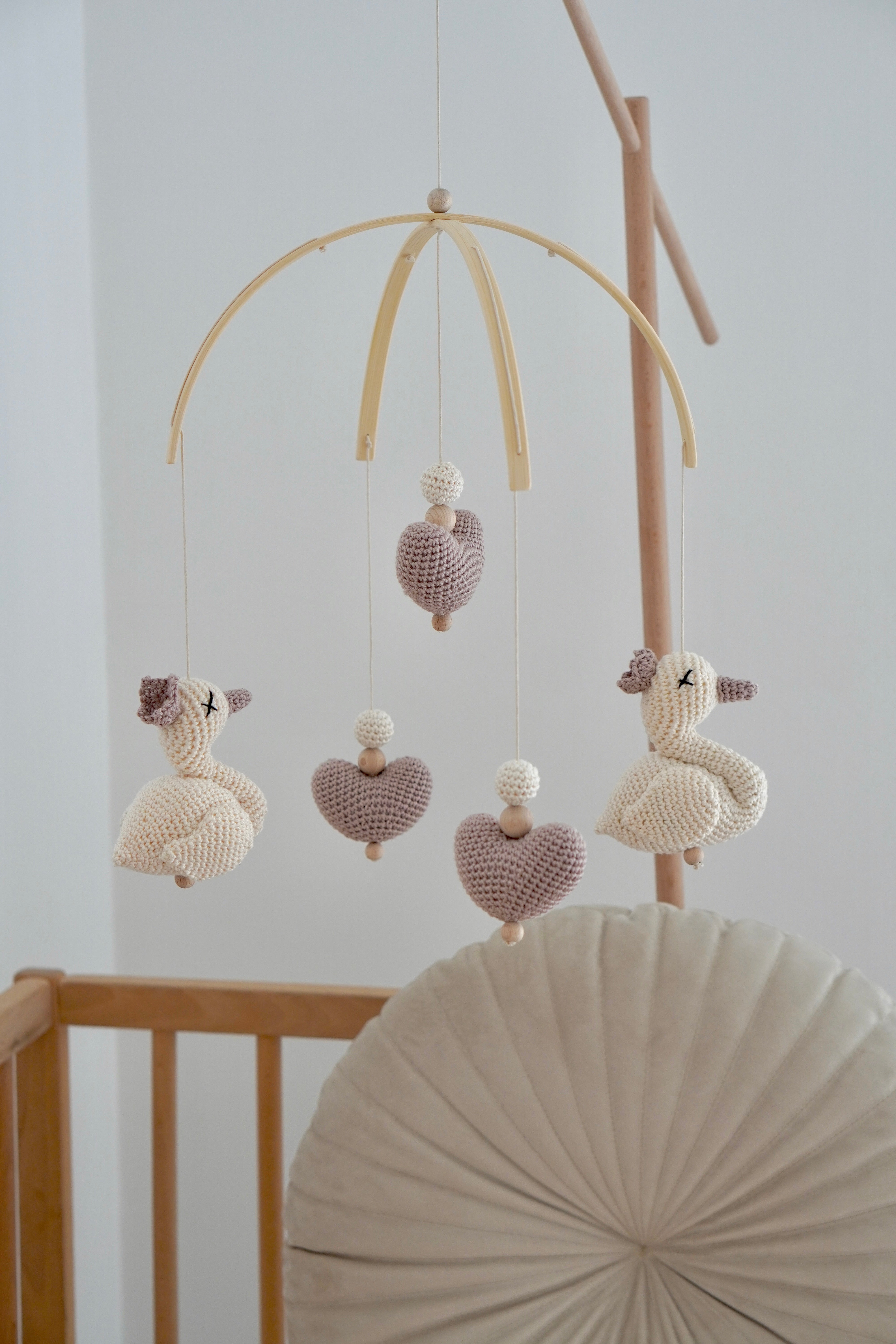 Baby Mobile Bogen "SWAN NATURE" aus Holz handgefertigt