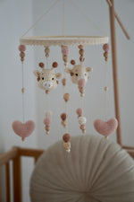 Lade das Bild in den Galerie-Viewer, Baby Mobile 2in1 &quot;Giraffi Elegant&quot;
