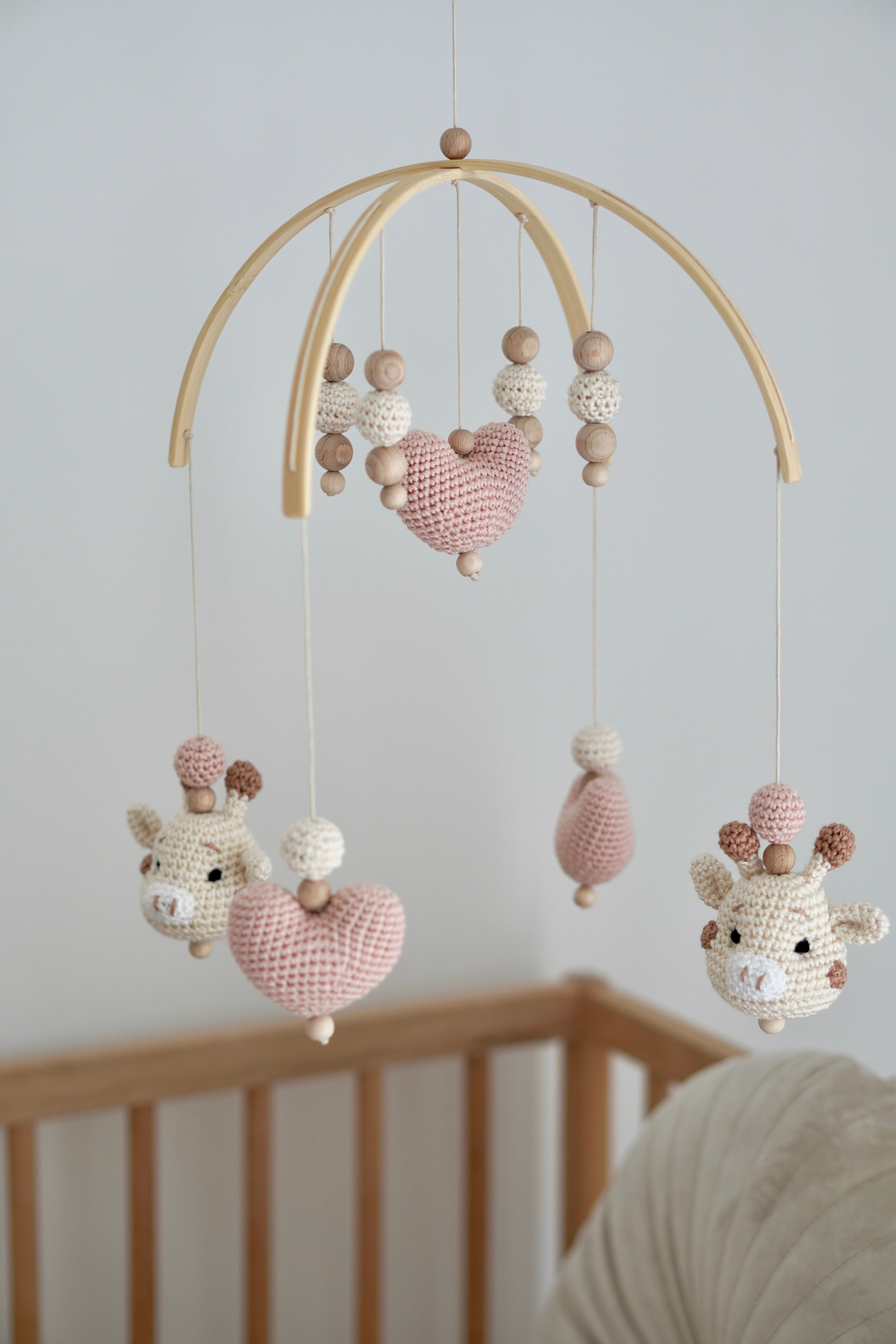Baby Mobile bogen "Giraffi Elegant" aus Holz handgefertigt