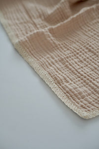 Musselin Babydecke mit Spitze - 100% Baumwolle 4-lagig, 90x100cm, creme