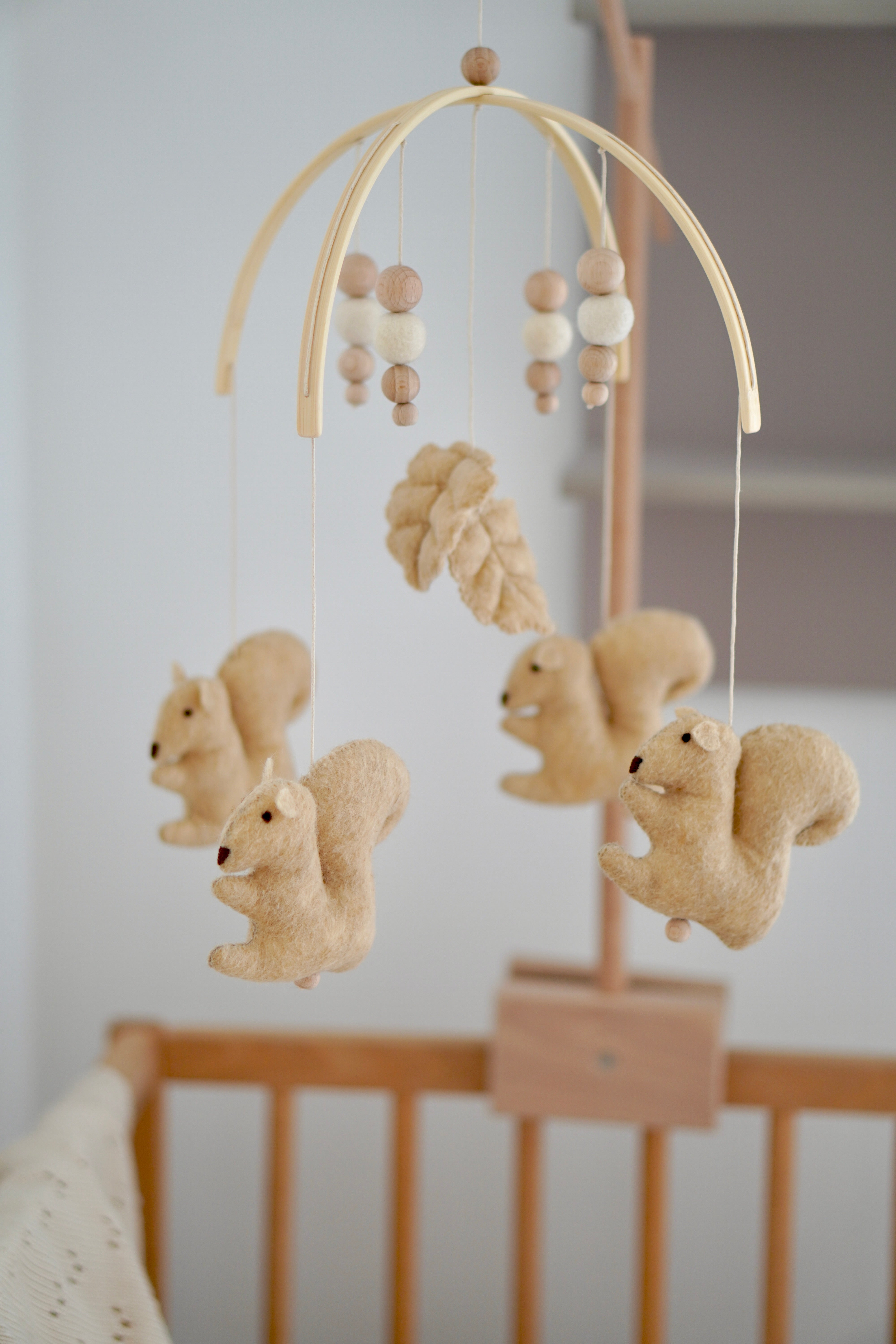 Baby Mobile aus Filz - handgefertigt "squirrel natural" Eichhörnchen