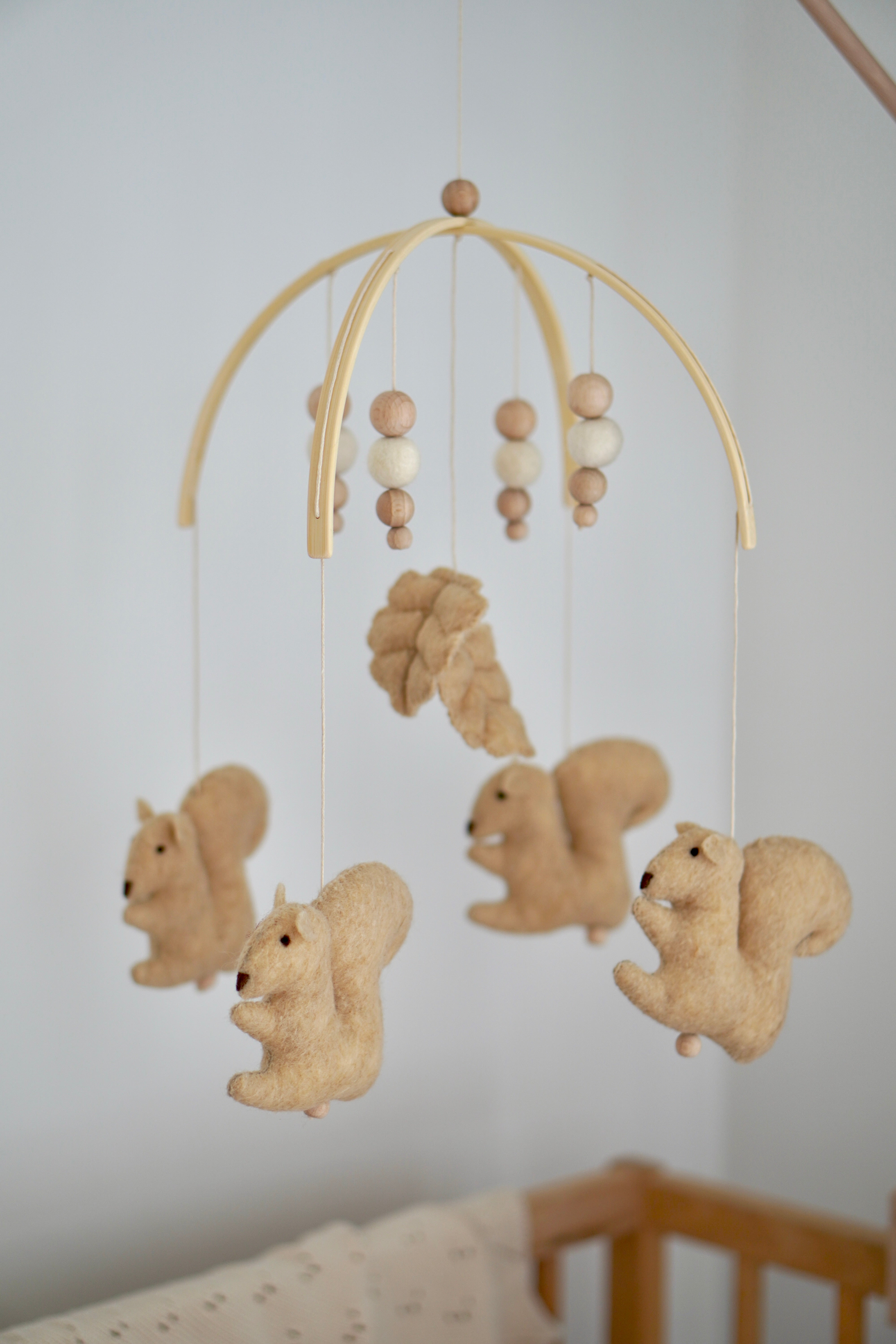 Baby Mobile aus Filz - handgefertigt "squirrel natural" Eichhörnchen