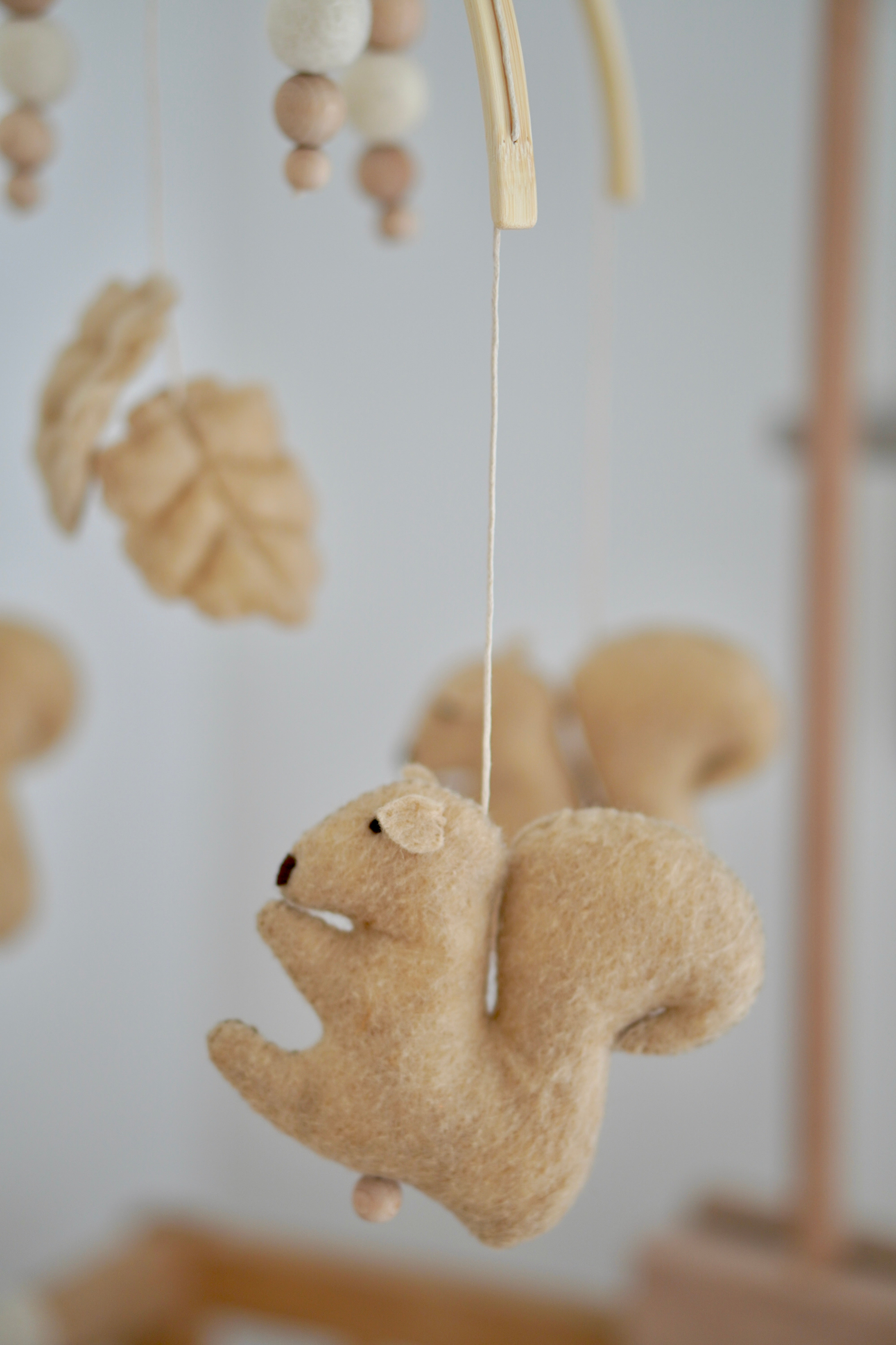 Baby Mobile aus Filz - handgefertigt "squirrel natural" Eichhörnchen