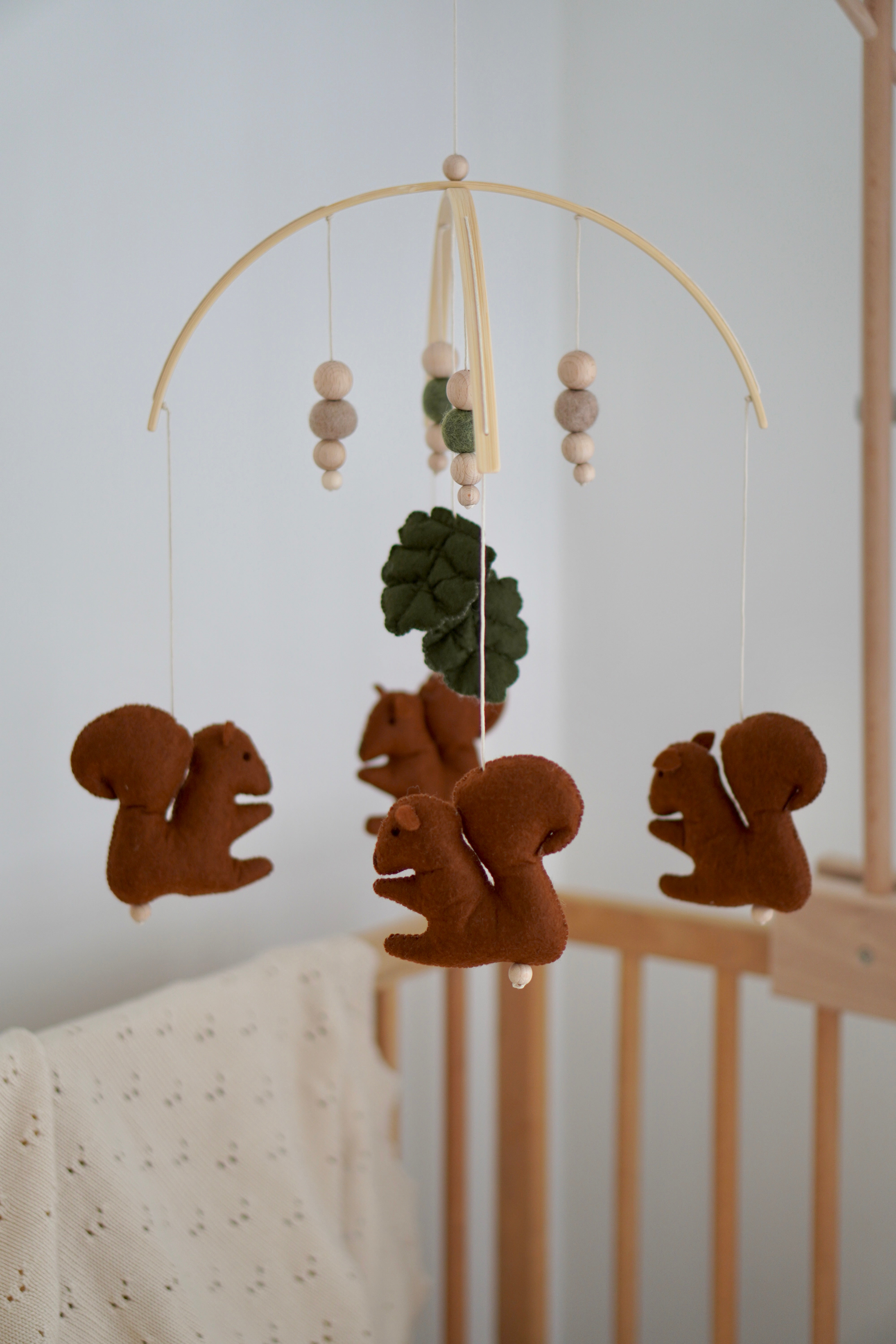 Baby Mobile aus Filz - handgefertigt "squirrel " Eichhörnchen
