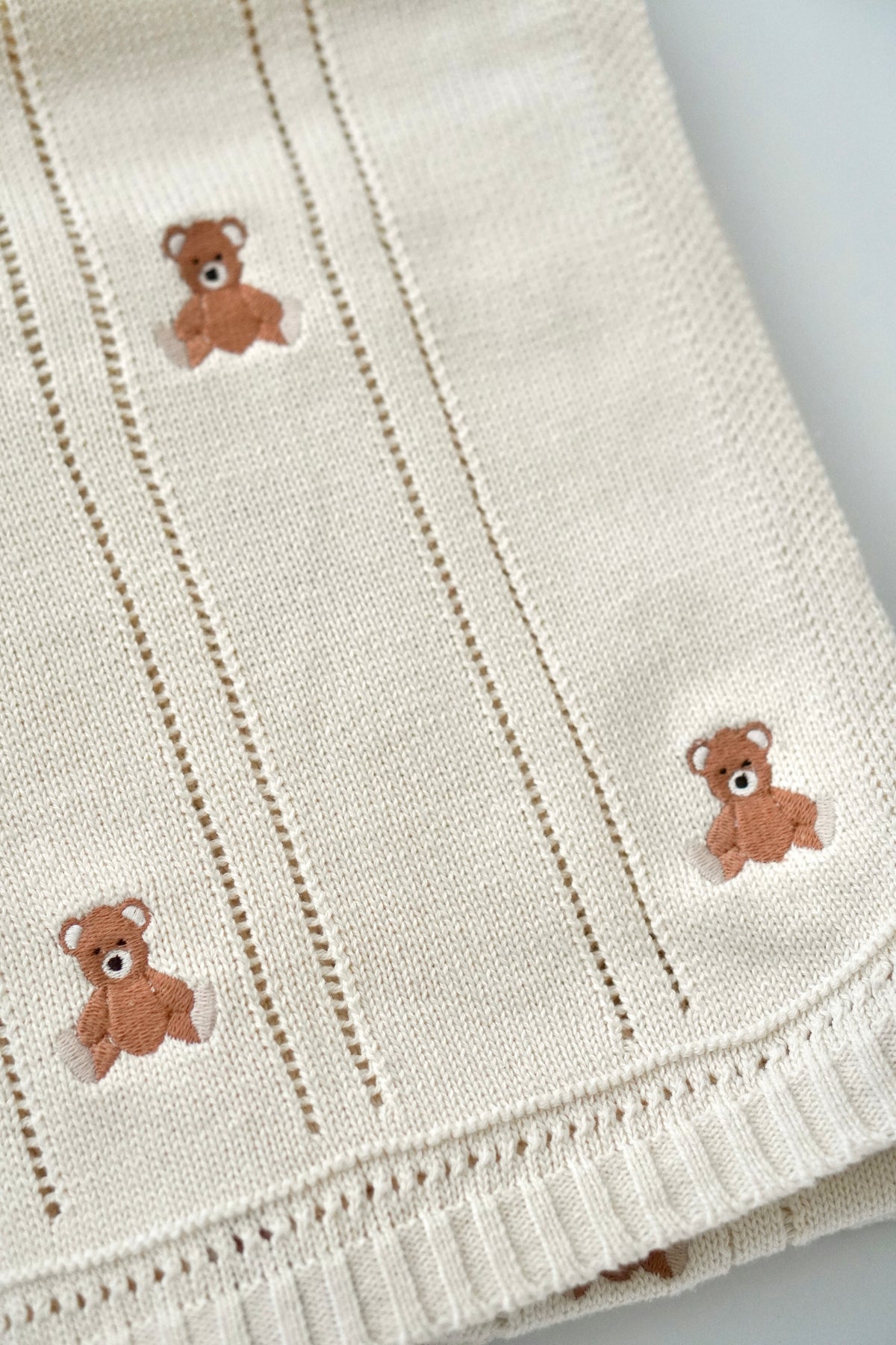 Teddy Hugs - Babydecke aus 100% Baumwolle
