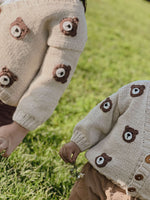 Load image into Gallery viewer, Strickjacke &quot;ORSON&quot; mit Teddy Motiv CREME
