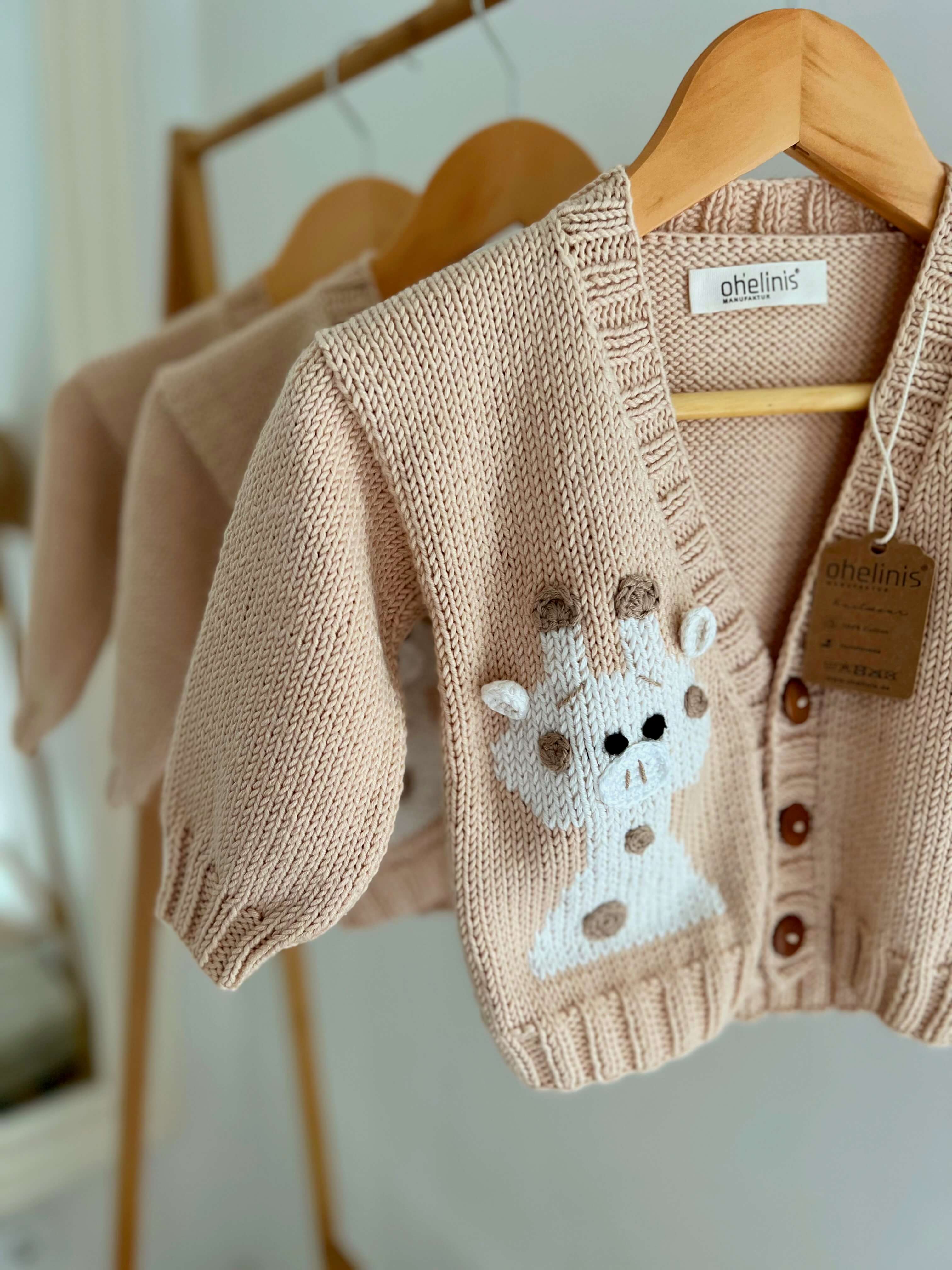 Strickjacke "Gif" mit Giraffe Stickerei