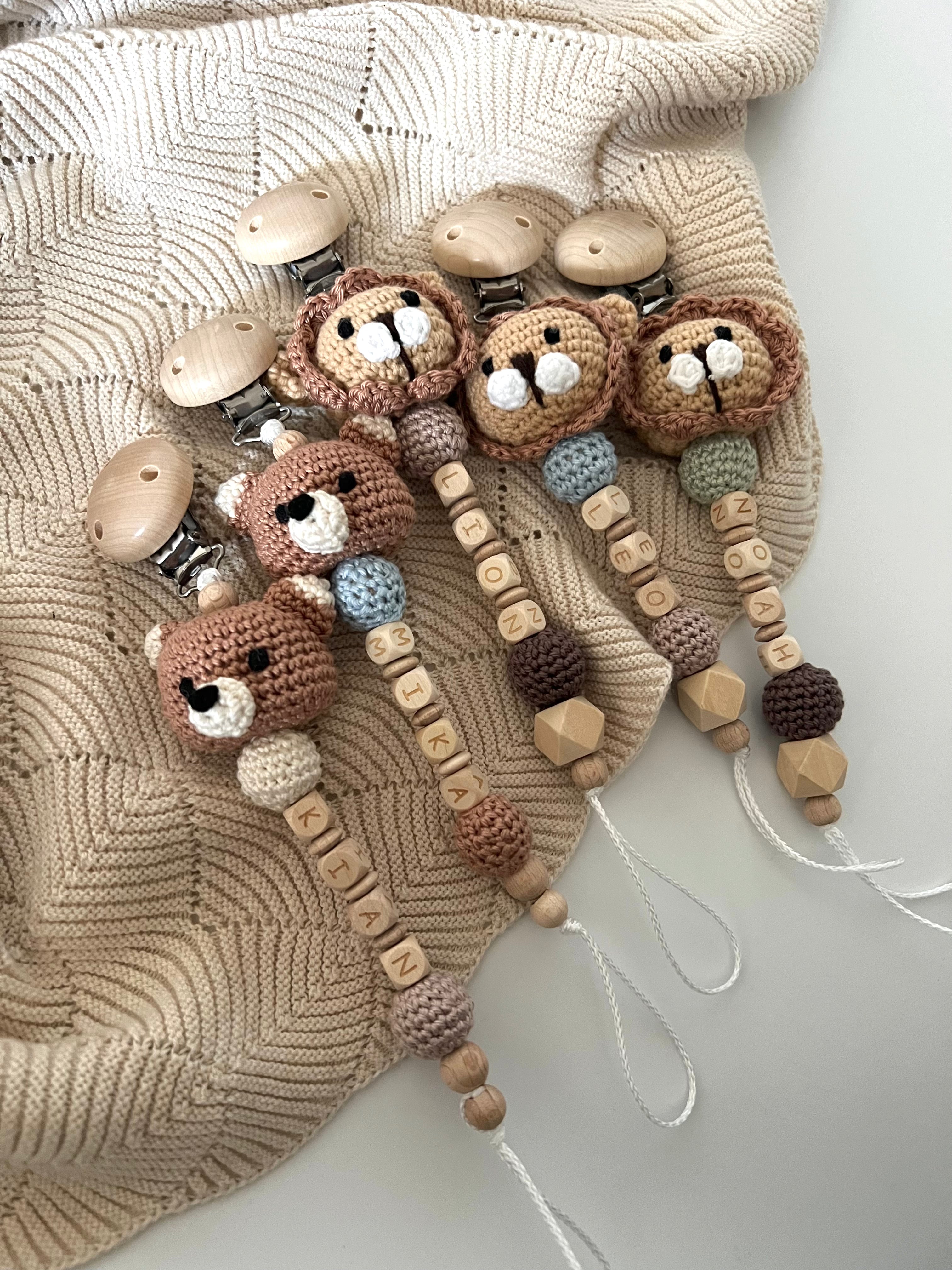 Schnullerkette mit Namen  "LION & LITTLE FOX"