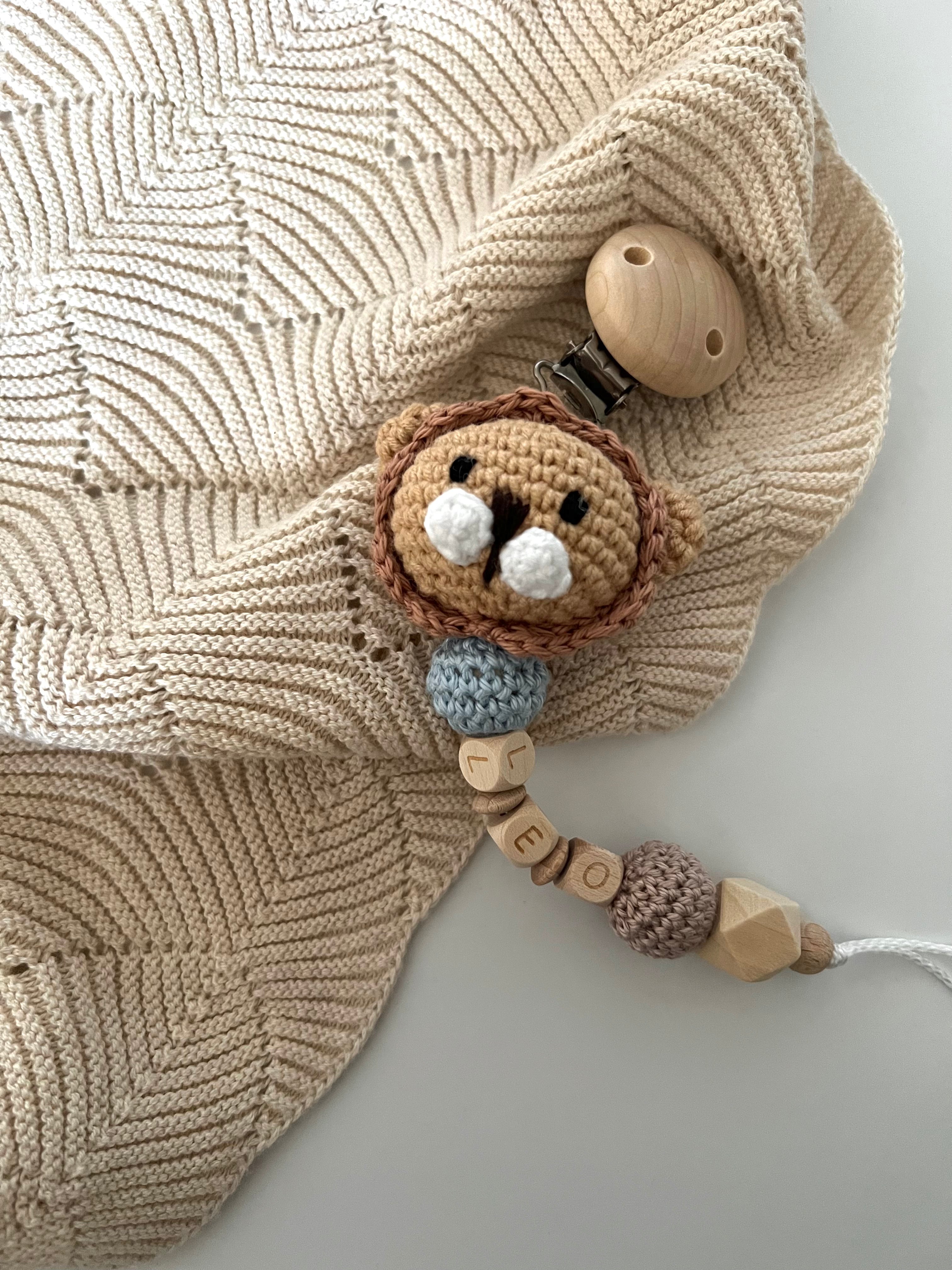 Schnullerkette mit Namen  "LION & LITTLE FOX"