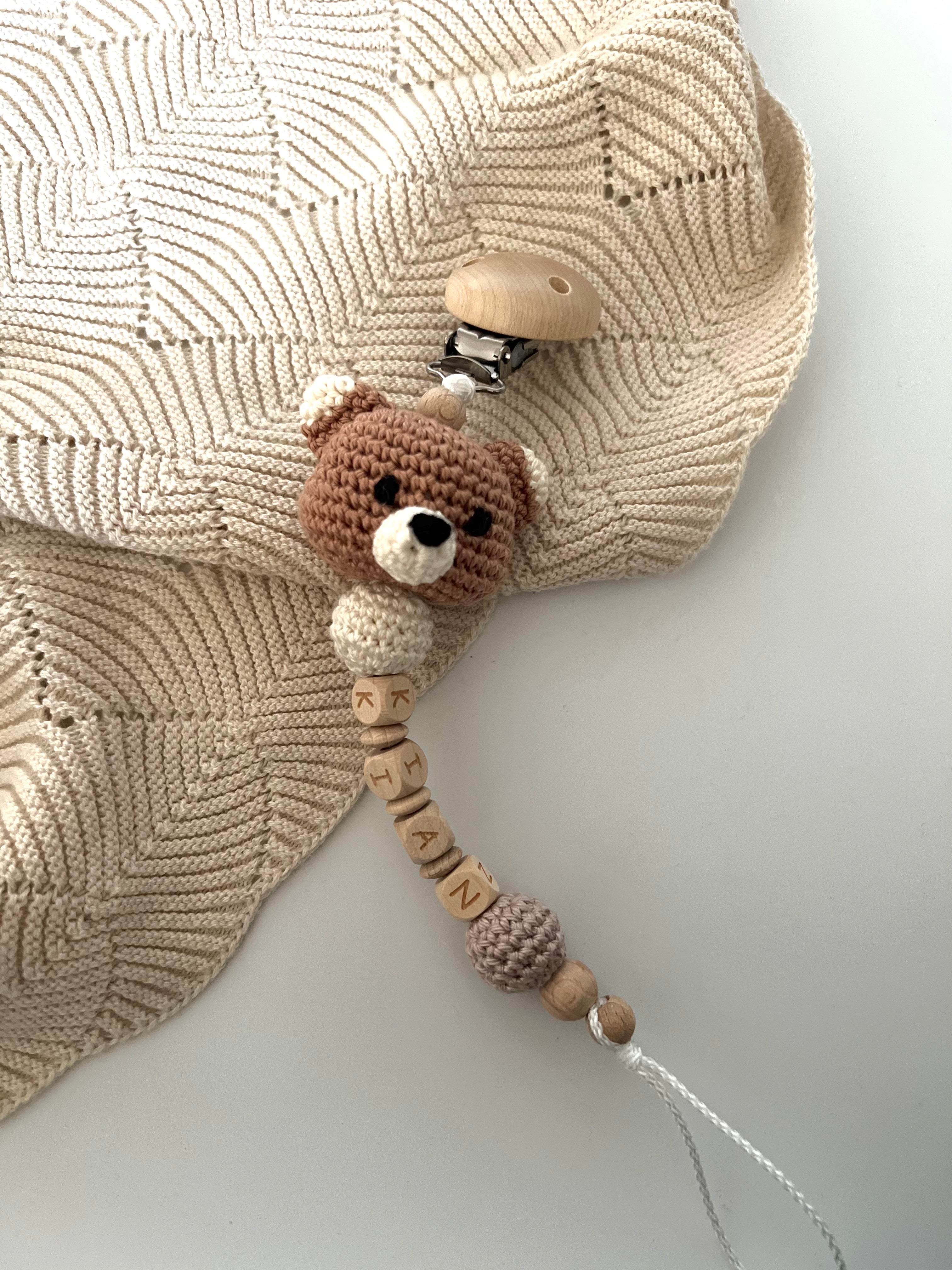 Schnullerkette mit Namen  "LION & LITTLE FOX"