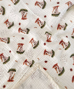 Lade das Bild in den Galerie-Viewer, XL Premium Musselin Baby Decke 4-lagig &quot;GIRAFFI&quot;
