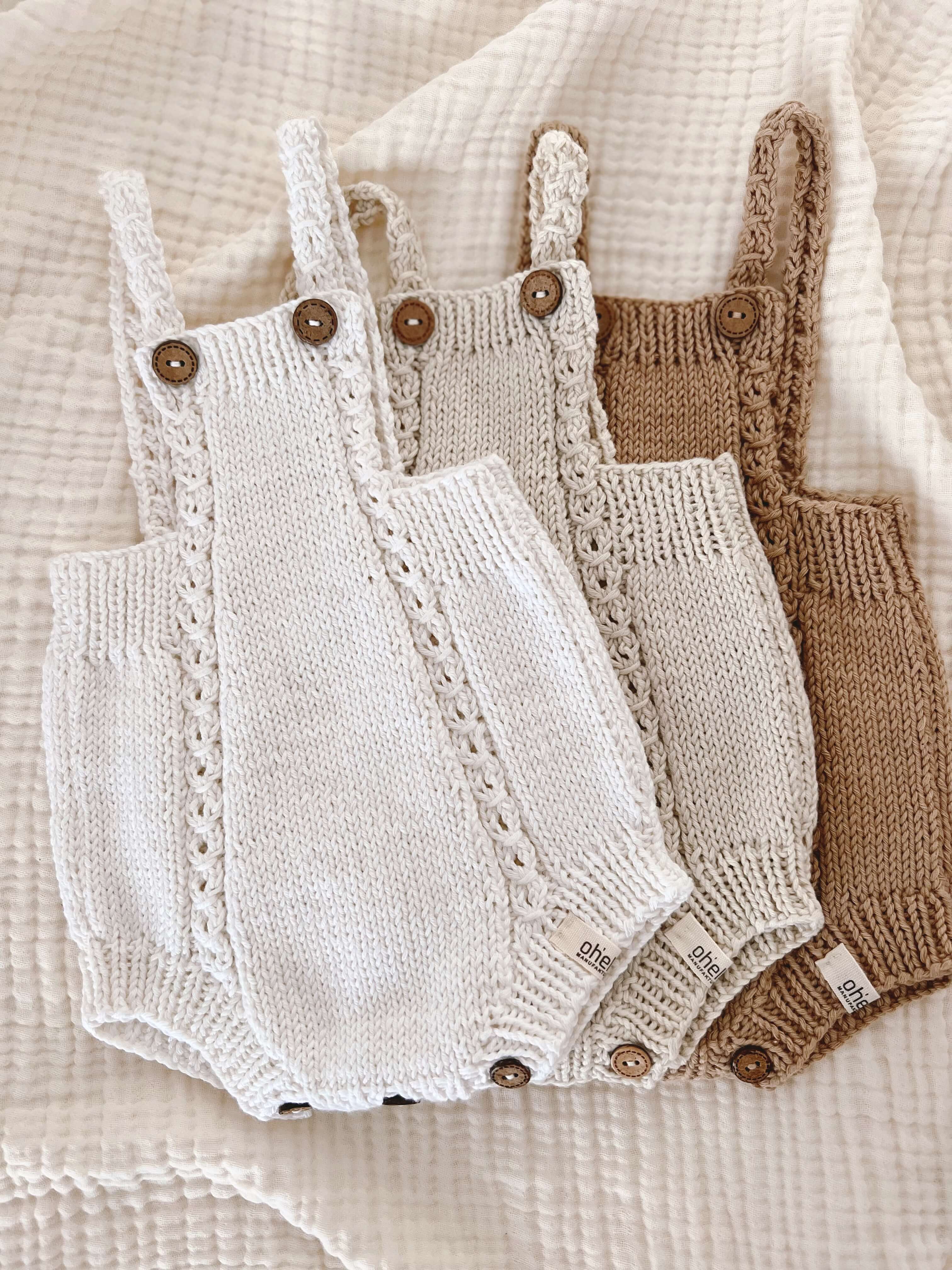 Newborn knitted romper with cable knit pattern „layal"
