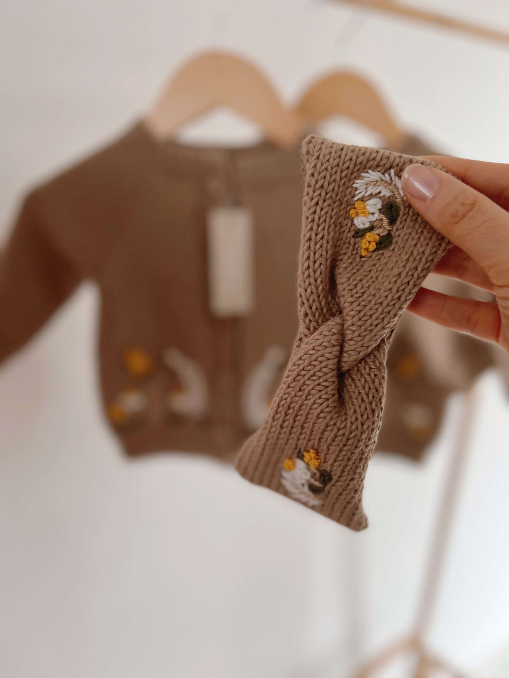 Premium Strickjacke mit Stickerei "CAMILA"