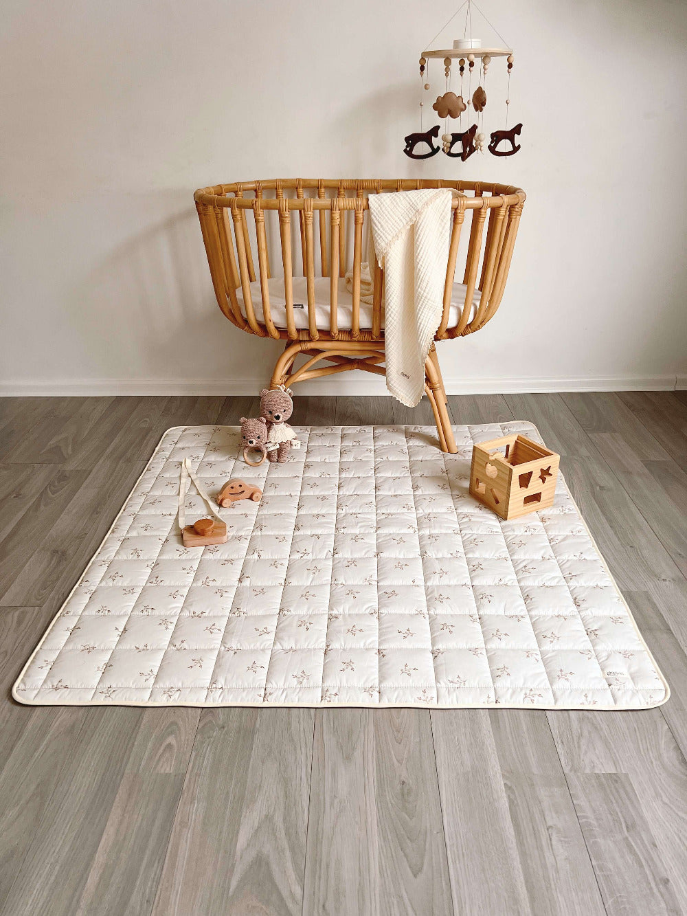 Crawling blanket / play mat "VINTAGE FLOWER"